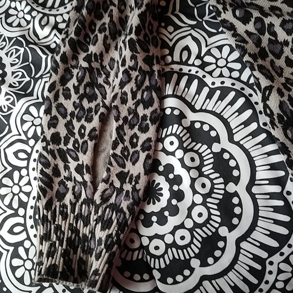 💜Purple leopard print sweater💜 - Picture 4 of 4